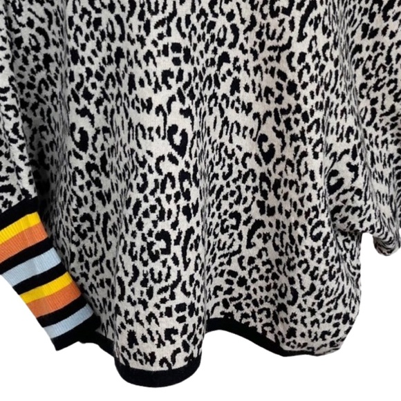 Cozy Leopard Print V-Neck Sweater L Rainbow Trim Dolman Sleeve Gray Black - Picture 5 of 10